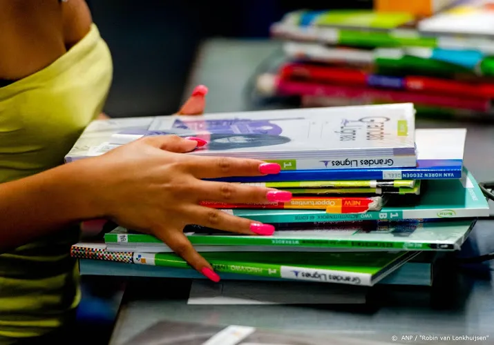 veel stereotiepe beelden in schoolboeken