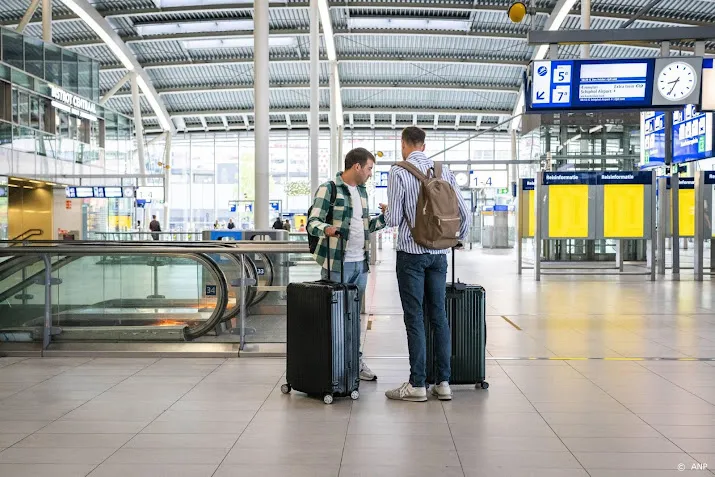 veel verwarring op schiphol over treinstaking drukte bij taxis