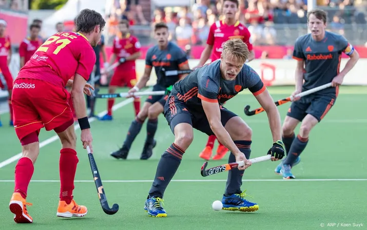 veelbesproken hockeyer janssen leidt kampong naar winst