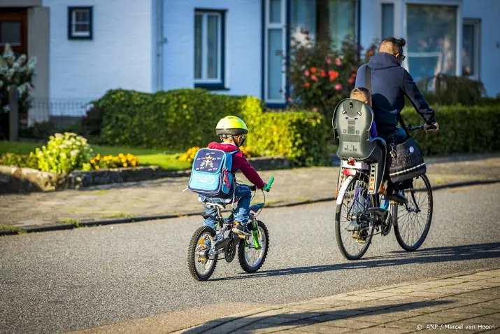 veilig verkeer nederland breng kinderen met de fiets naar school