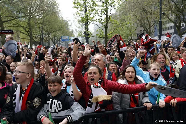 veiligheidsregio enkele feyenoord fans onwel bij huldiging