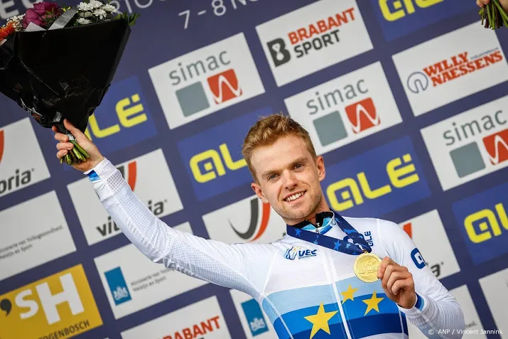 veldrijder iserbyt trots op eerste kampioenstrui bij de profs