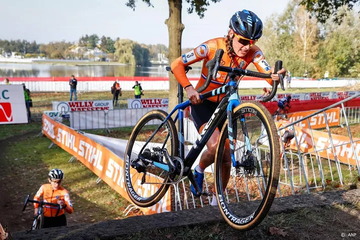 veldrijdster brand opnieuw de beste in cross van kortrijk