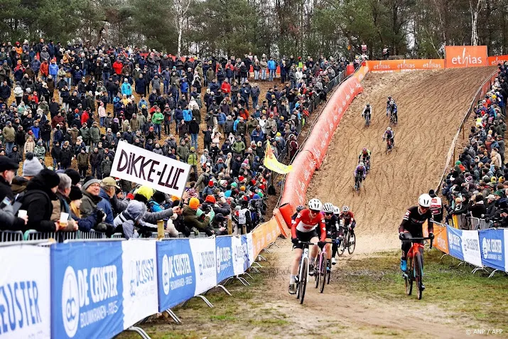 veldrijdster pieterse profiteert van opgave brand na val