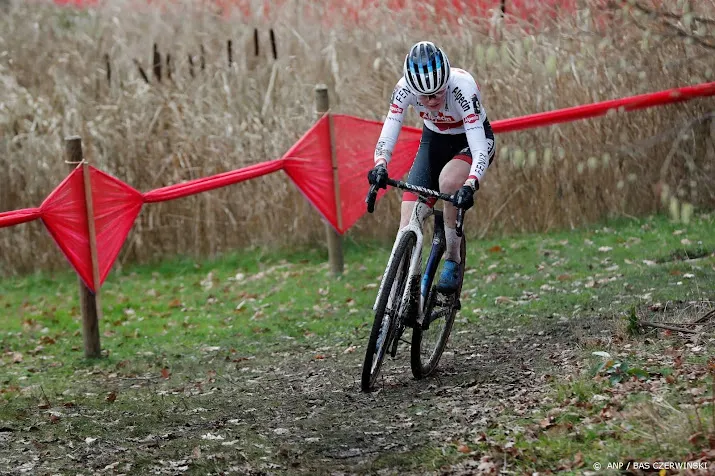 veldrijdsters heersen bij wk beloften goud voor pieterse