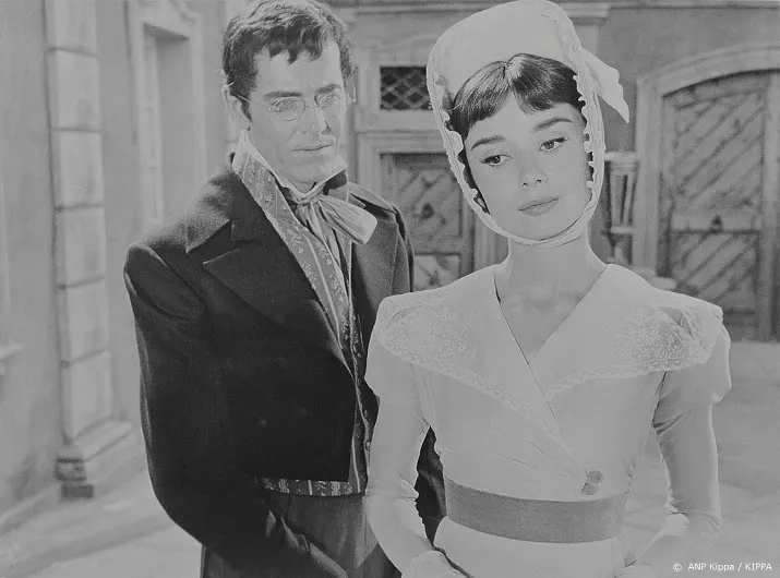 velp eert audrey hepburn met standbeeld