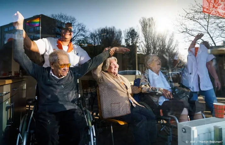 verbod op bezoek raakt 115 000 bewoners verpleeghuizen