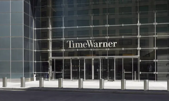 verdacht pakket weggehaald uit gebouw cnn