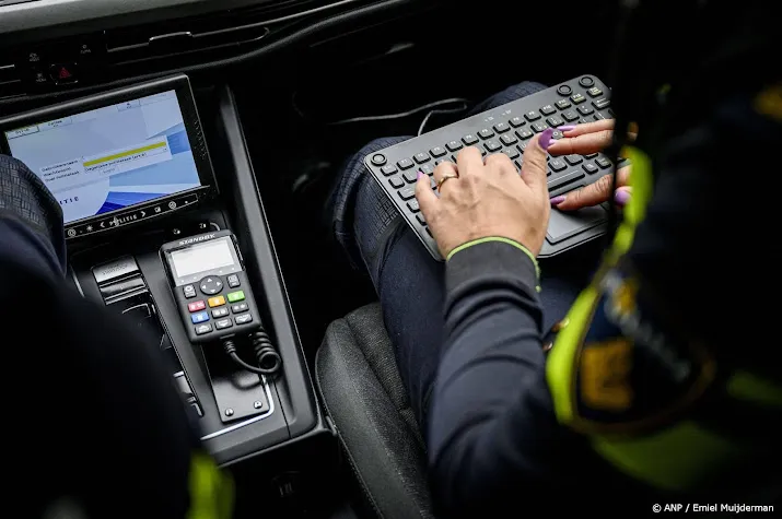verdachte agent herinnert zich weinig van inzet geweld dordrecht