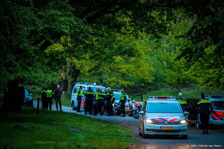 verdachte doden drie mensen zit in beperkingen