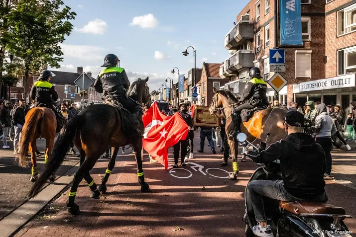verdachte geweld anti pegida demo meldt zich