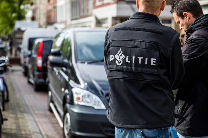 verdachte handgranaten delft langer vast