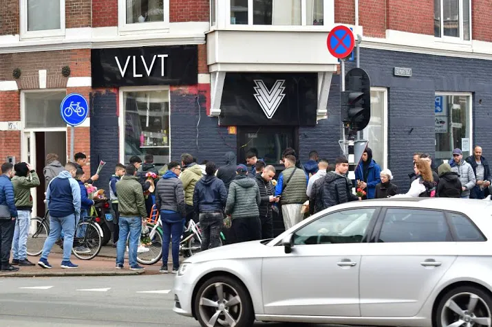 verdachte schieten shishalounge voor rechter