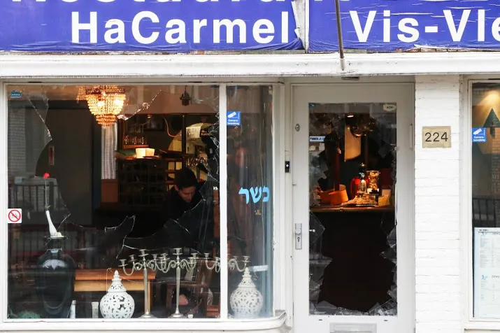 verdachte vernielen israelisch restaurant vrij