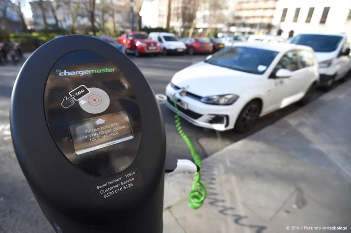 verenigd koninkrijk praat met bedrijven over batterijfabrieken