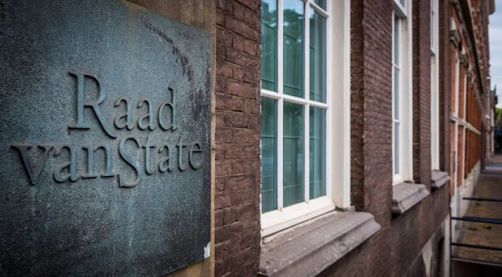 vergiet op hoofd op pasfoto niet toegestaan