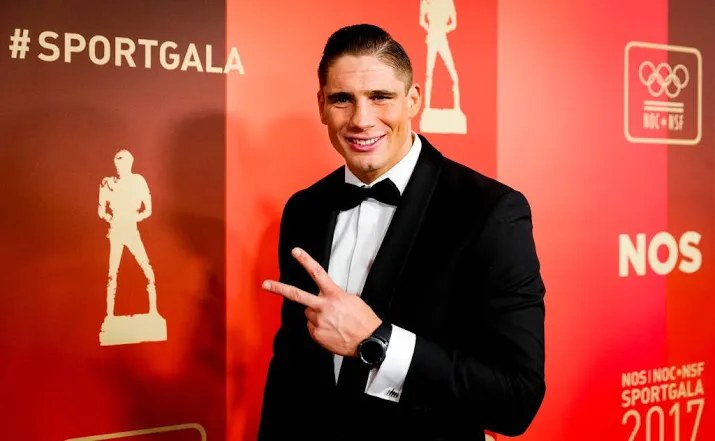 verhoeven op zijn gemak bij sportgala
