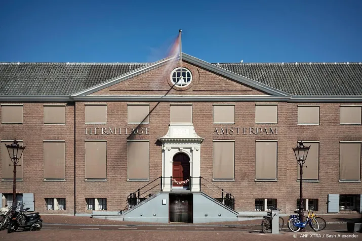 verhoeven toont schamerkat in hermitage