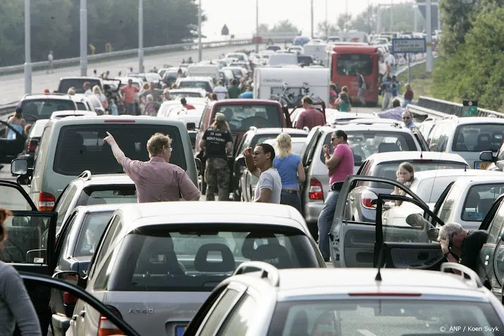 verkeer uren vast door defecte afsluitbomen schipholbrug