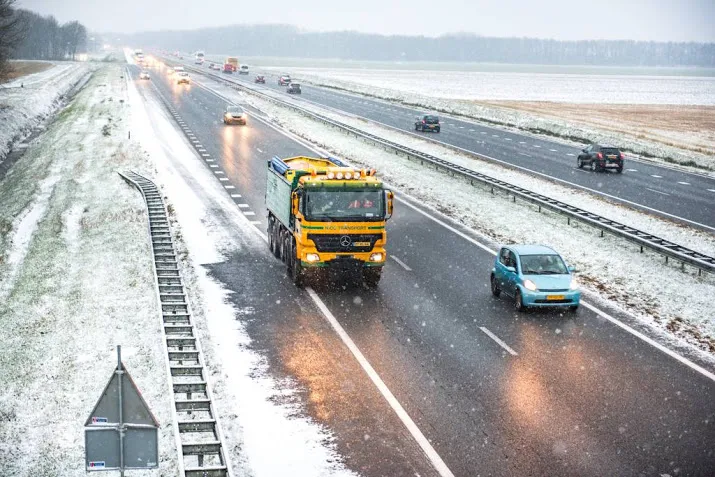 verkeershinder door sneeuwval in limburg