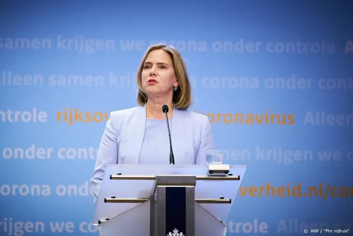 verkeersminister van nieuwenhuizen bezorgd om toenemende drukte