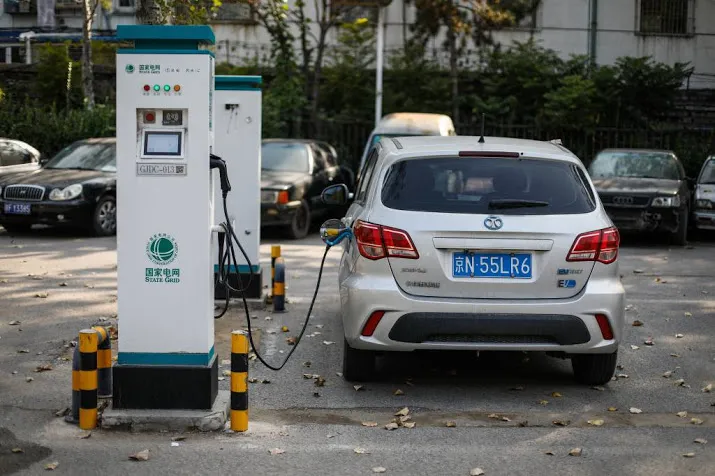 verkoop elektrische autos stevig in de lift