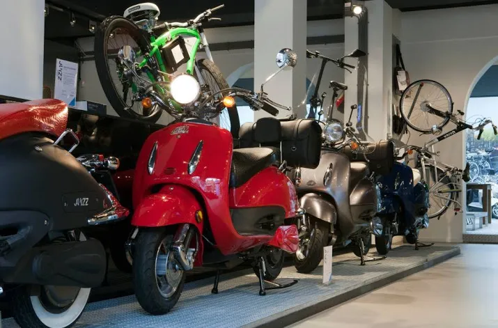 verkoop elektrische scooters in de lift