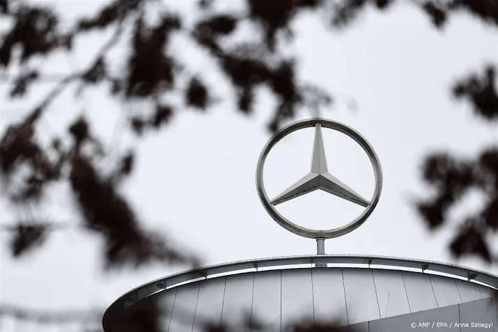 verkoop mercedes benz daalt door problemen toelevering in azie