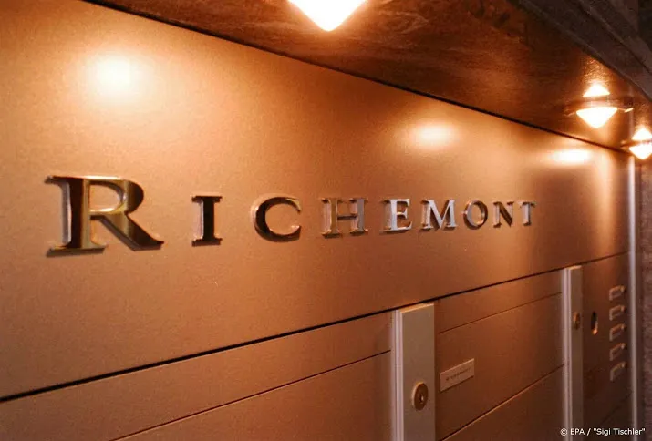 verkoop van luxegoederen richemont bijna gehalveerd