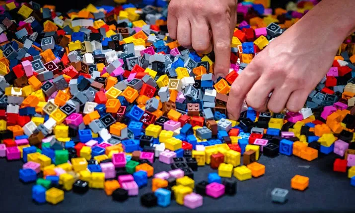 verkopen lego voor het eerst in jaren omlaag