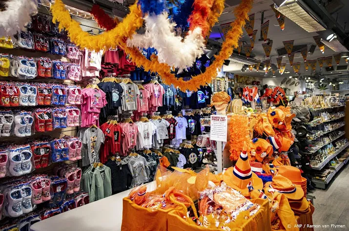 verkopers van koningsdagartikelen doen goede zaken