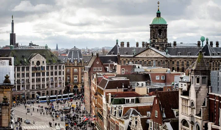 vermeende is strijder amsterdam ontkent