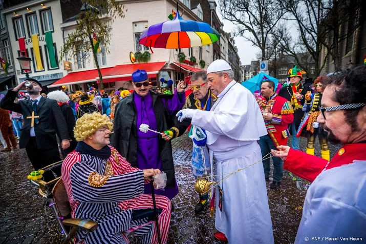 verplaats carnaval naar de zomer