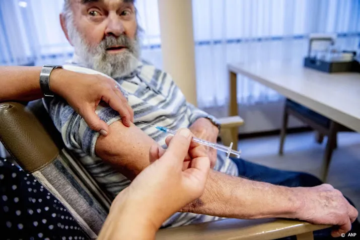 verpleeghuisbewoner mag 8 weken na infectie boosterprik