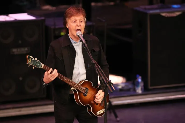verrassingsconcert mccartney in cavern club
