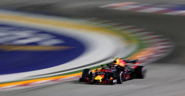 verstappen aast op de winst in singapore