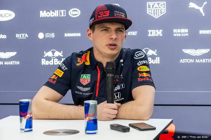 verstappen begint op derde positie aan grote prijs oostenrijk