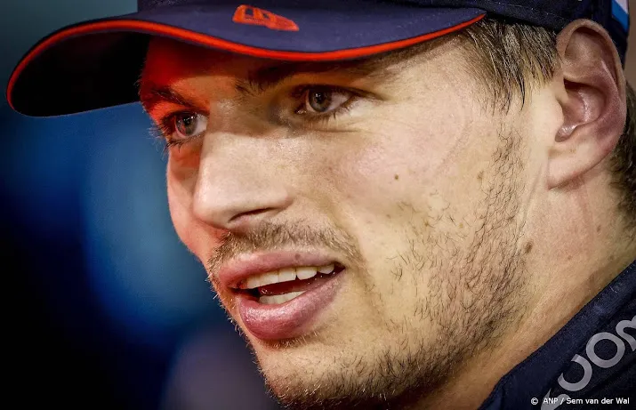 verstappen begint seizoen vanaf pole de vries op laatste rij
