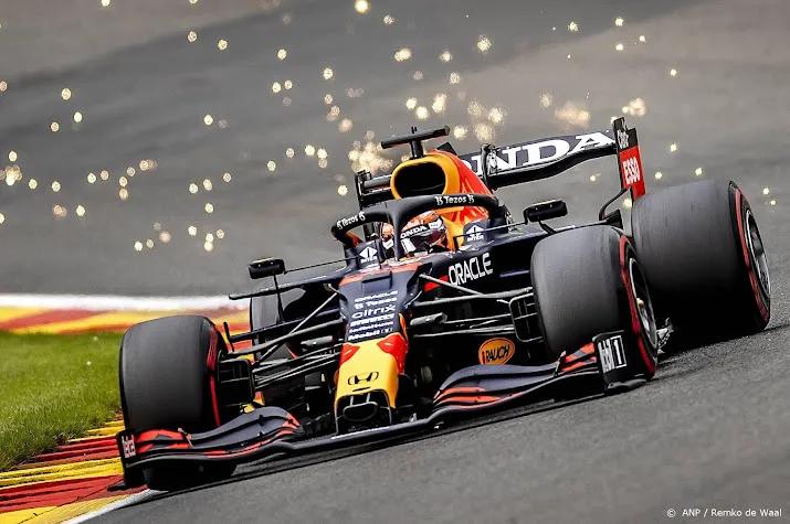 verstappen crasht aan het einde van tweede vrije training
