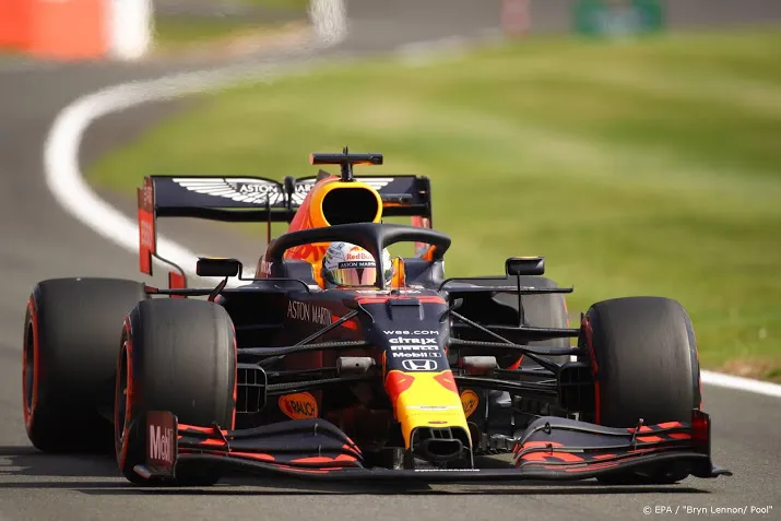 verstappen eerst de snelste daarna veertiende op silverstone