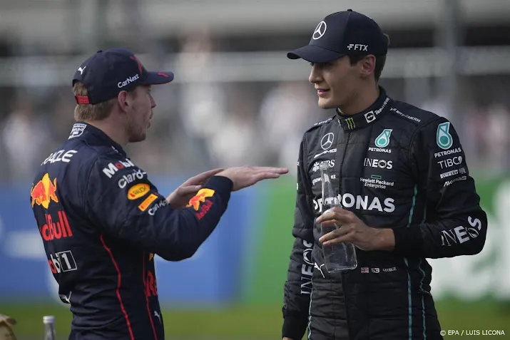 verstappen geeft russell de schuld voor gewonde auto