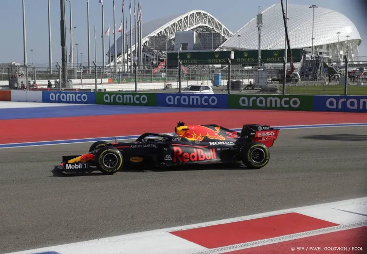 verstappen herstelt zich met tweede plaats in grote prijs rusland