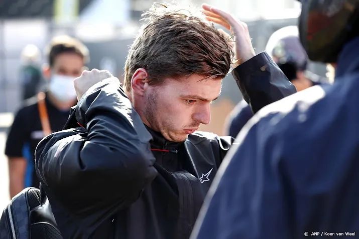 verstappen in zandvoort op het matje bij de wedstrijdleiding