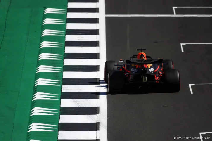 verstappen klokt vierde tijd in tweede training silverstone
