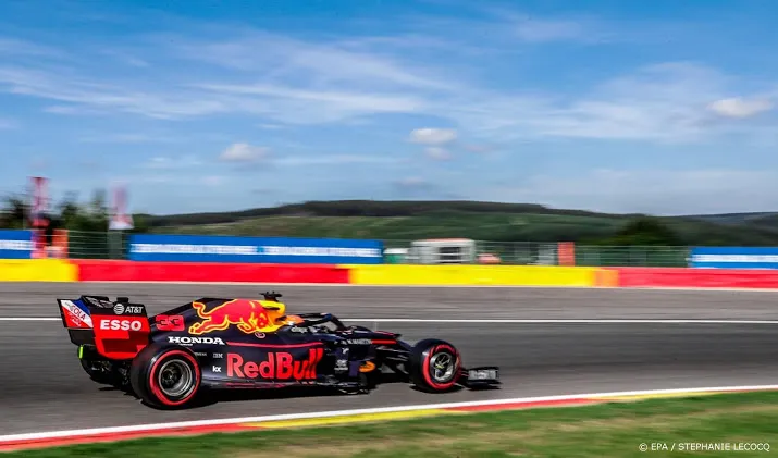 verstappen klokt zesde tijd in tweede training