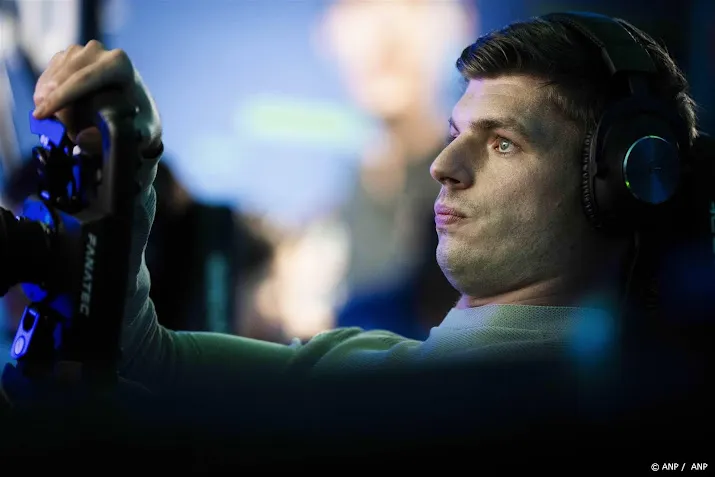 verstappen krijgt bokaal op fia gala en voorspelt zwaarder seizoen