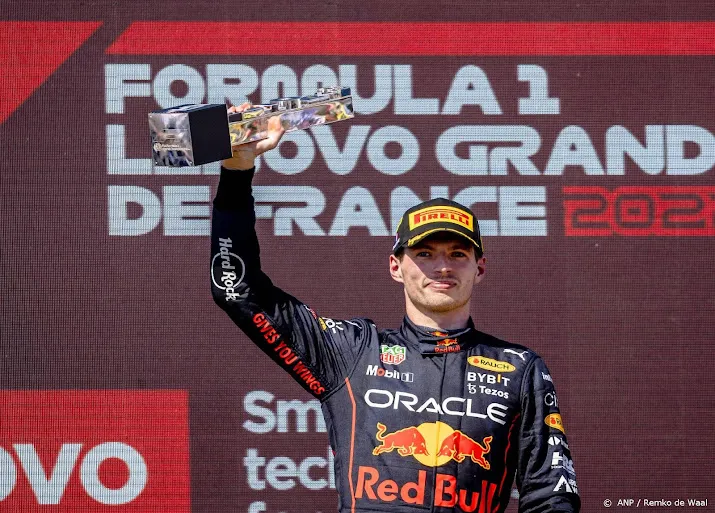 verstappen leeft mee met leclerc maar geniet van zege en punten