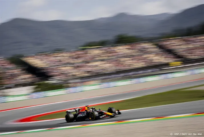 verstappen leidt door regen ontsierde derde training in barcelona