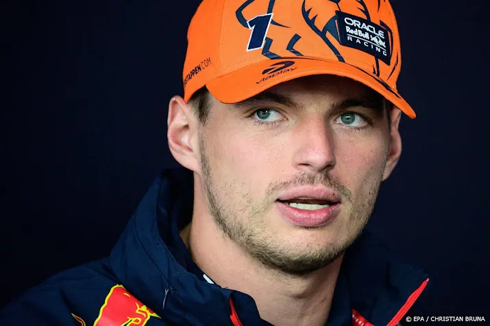 verstappen moet in achtervolging na gridstraf van vijf plaatsen