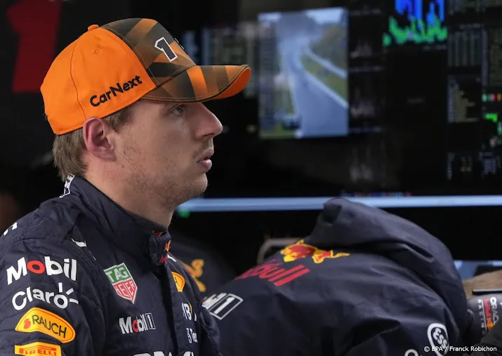 verstappen moet mercedes voor zich dulden op nat suzuka